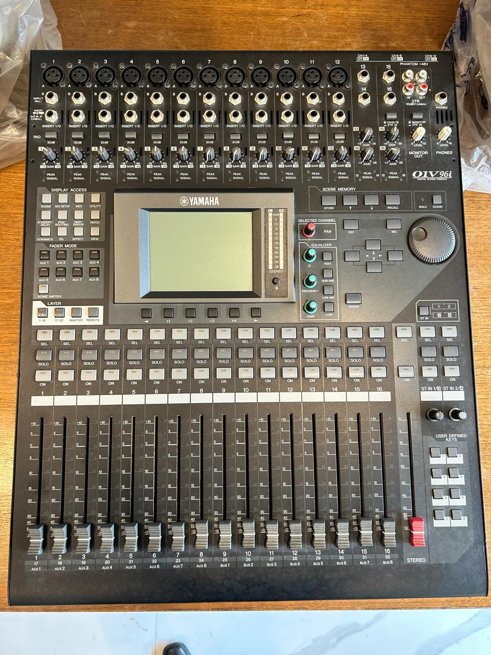 Yamaha O1V96i Digital Mixing Console